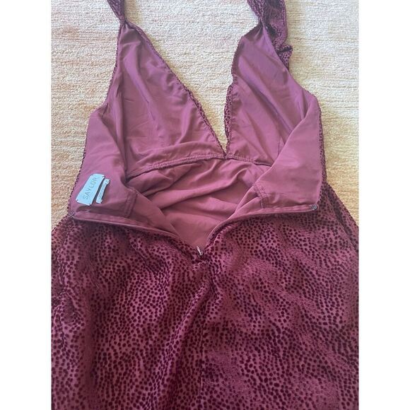 Saylor Burgundy Velvet Burnout Halter Mini Dress Size S Ruched Lined Sexy - Picture 7 of 9